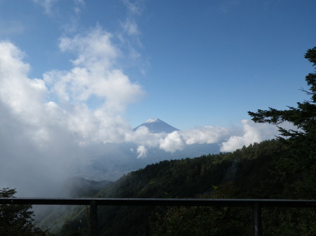 初冠雪の富士山