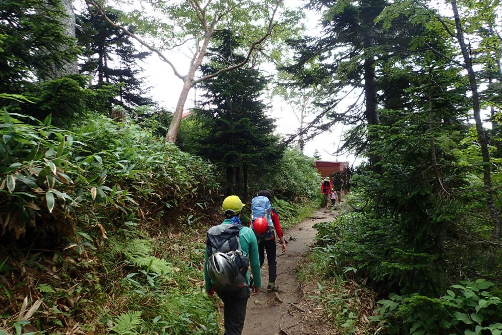 西穂山荘までの登山道 お子さん連れがちらほら