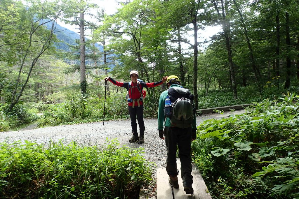 登山道入り口まで降りてきた