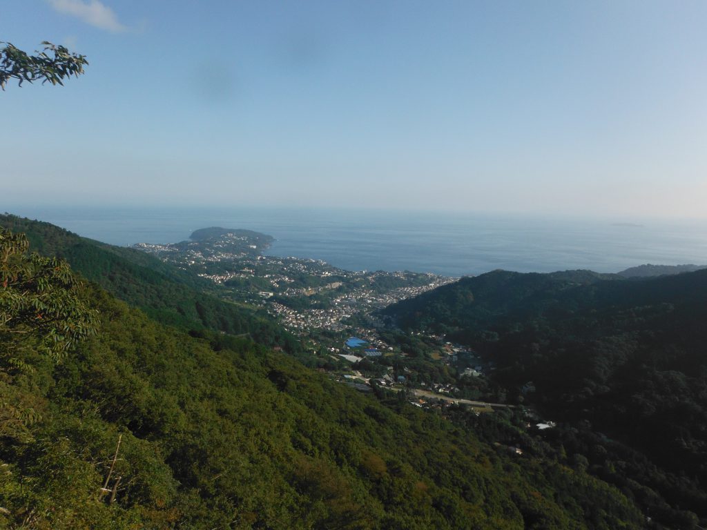 真鶴半島の両側に相模湾! 暖かく気持ちの良い風が抜けて、素晴らしロケーションでした!