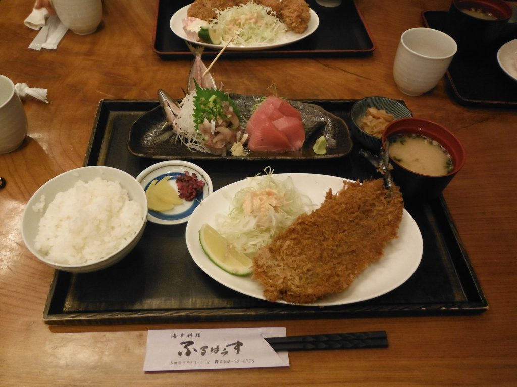 帰りに寄った魚料理のお店。 フライが絶品でした！